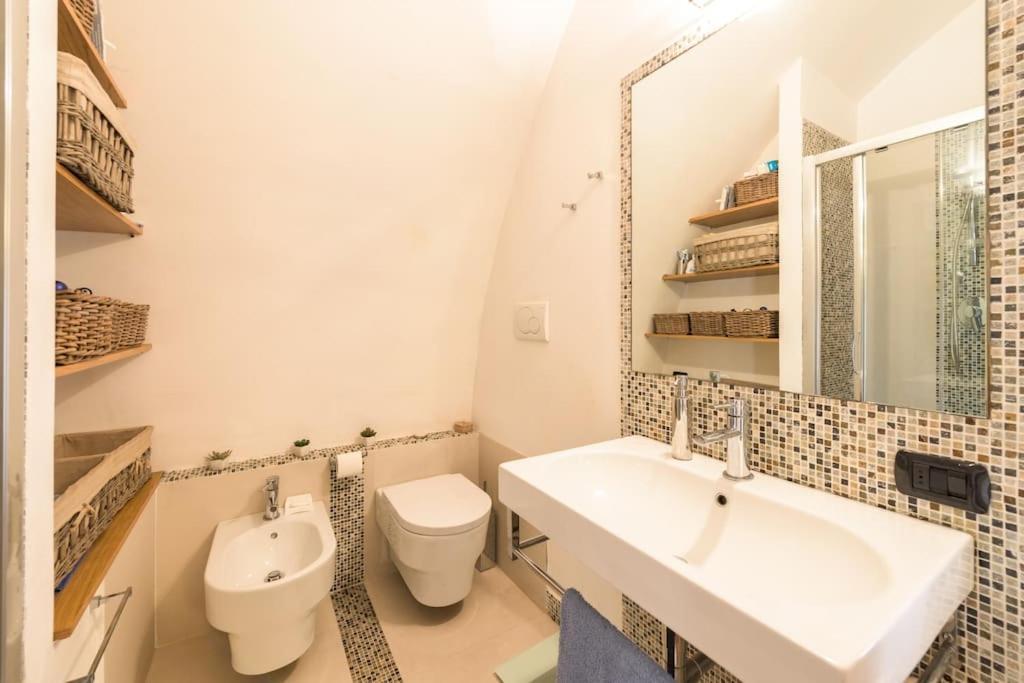 Traditional Apartment In Old City Bari Exterior photo